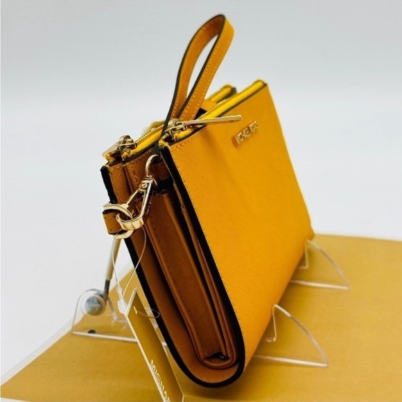 Michael Kors Large Double Zip Wallet Wristlet
Jasmine Yellow - Picture 4 of 9